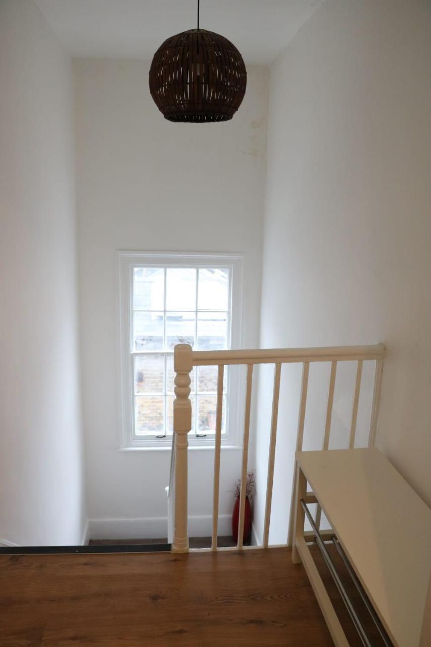 Апартаменты Victoria Style Flat Near Victoria Station Лондон Экстерьер фото